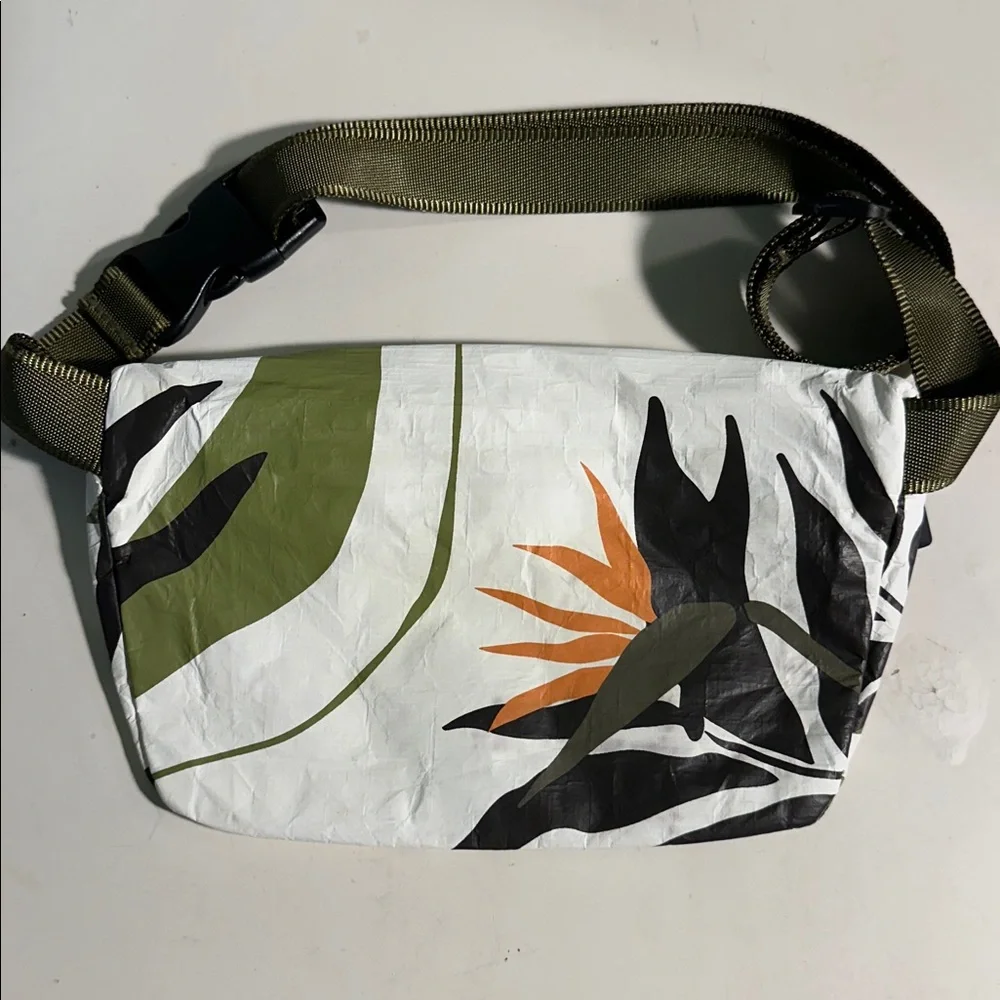 ALOHA Collection Painted Birds Hip Pack - Picture 2 of 5
